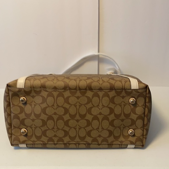 Coach Signature Baby Bag iM/Chalk NWT - Picture 6 of 11